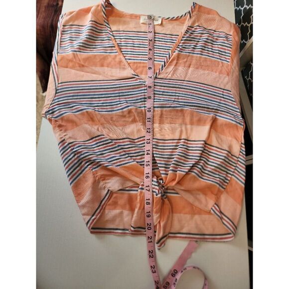 Women's Crop bell sleeve top by Lavender Field in a Small - Picture 6 of 7